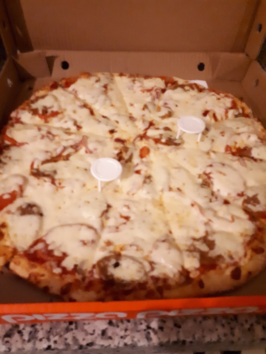 Pizza Pizza | 195 Mill St, Angus, ON L0M 1B0, Canada | Phone: (705) 424-1111