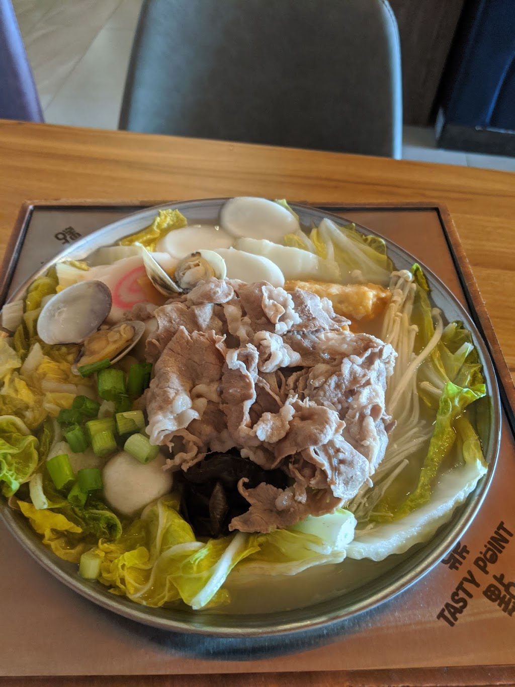 Tasty Point 鼎點 | Hilltop Plaza, 2122 Crowchild Trail NW, Calgary, AB T2M 3Y7, Canada | Phone: (587) 392-0888