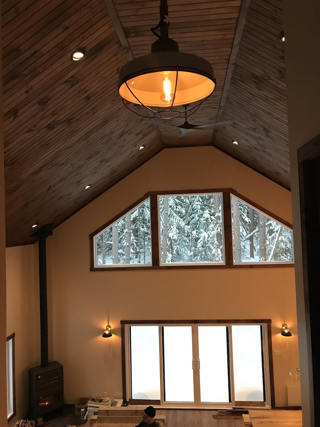 Le Chalet Blanc | 951, Chemin de la Compagnie, Saint-Alexis-des-Monts, QC J0K 1V0, Canada | Phone: (514) 882-1929