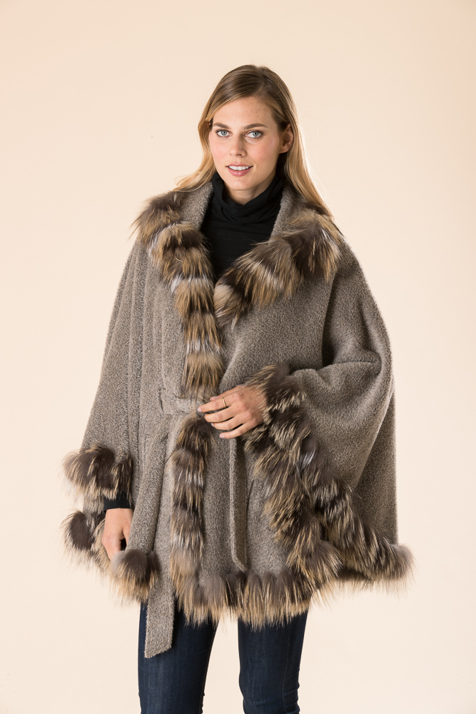 Kahnerts furs + outerwear | clothing store | 2078 Avenue Rd, North York, ON M5M 4A6, Canada | 4167818472 OR +1 416-781-8472