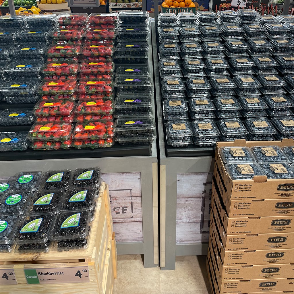 Farm Boy | 10 Goulding Ave Unit A1, Aurora, ON L4G 7B8, Canada | Phone: (905) 750-8217