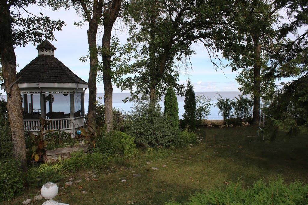 Aarons on the Lake Bed & Breakfast | 311 Gimli Rd, Matlock, MB R0C 2B0, Canada | Phone: (204) 223-1690
