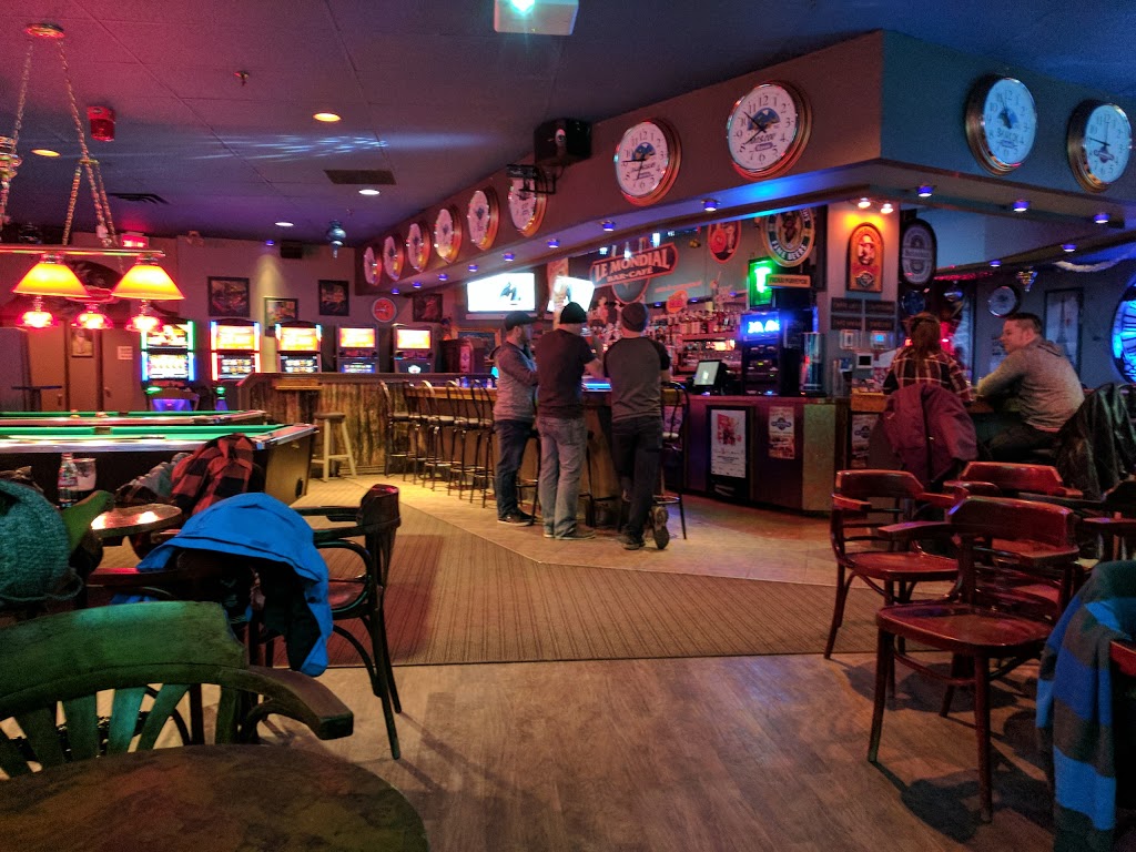 Bar Cafe Le Mondial | 150 Chemin Duplessis, Sherbrooke, QC J1E 3C7, Canada | Phone: (819) 564-0959