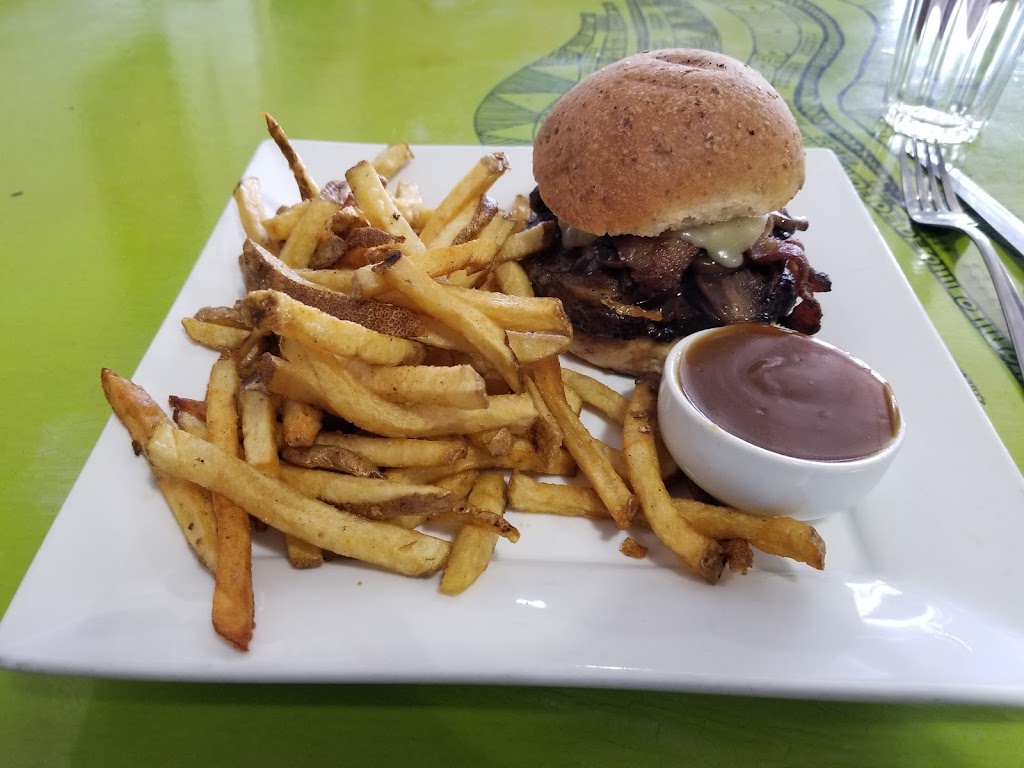 Sisters Boutique & Bistro | 130 Central Ave, Montmartre, SK S0G 3M0, Canada | Phone: (306) 424-2835