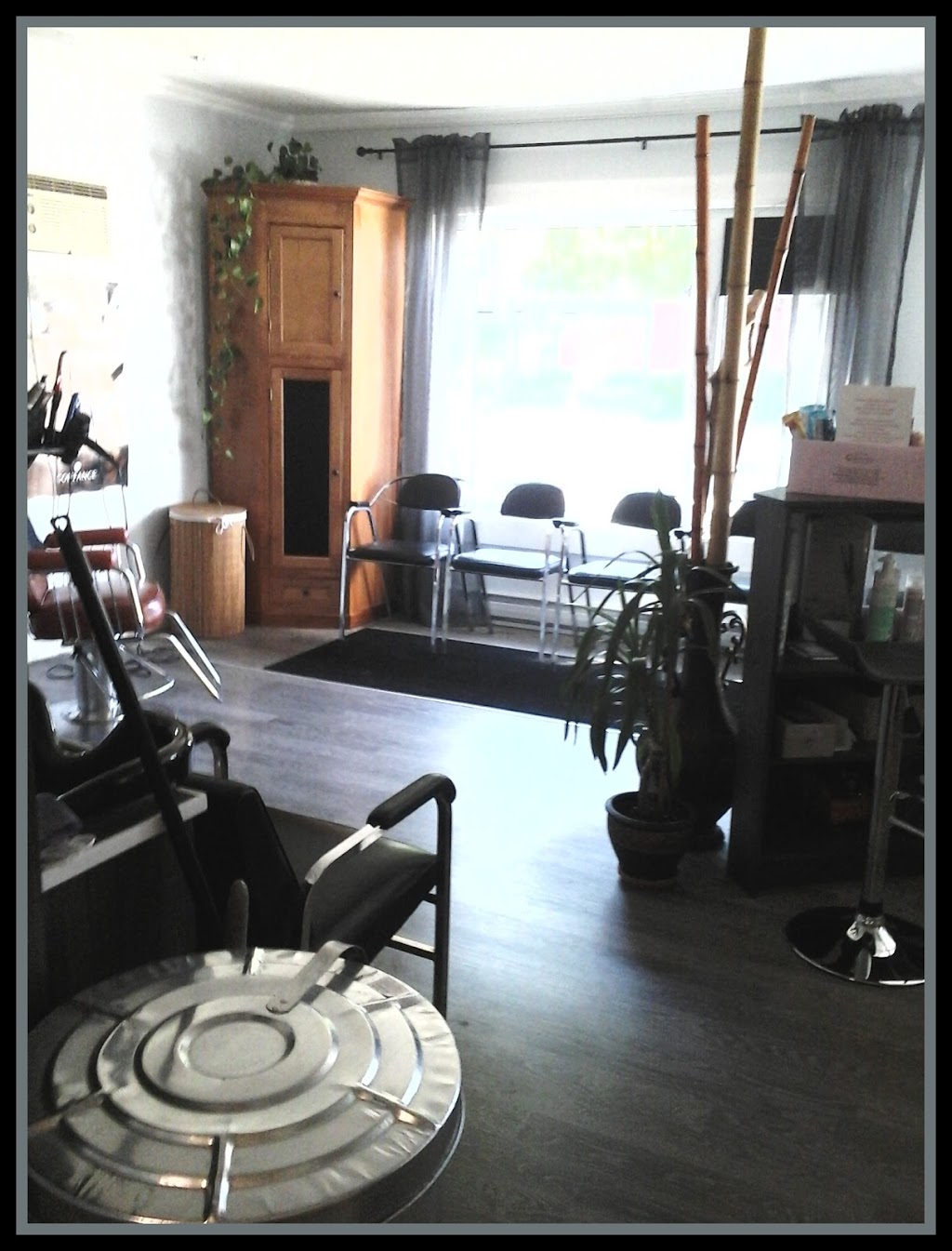 Studio 2348 | 2348 Bd des Chutes, Québec, QC G1C 1X9, Canada | Phone: (418) 666-9423