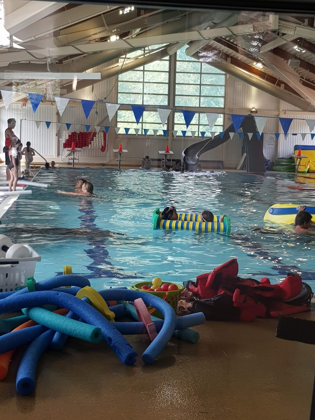Rainbow Road Aquatic Centre | 262 Rainbow Rd, Salt Spring Island, BC V8K 2M3, Canada | Phone: (250) 537-1402