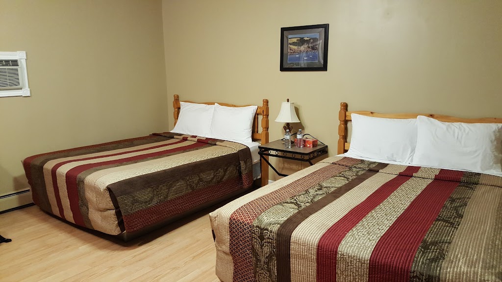 Bakers Lighthouse Motel | 802 Water St, Summerside, PE C1N 4J6, Canada | Phone: (902) 436-2992