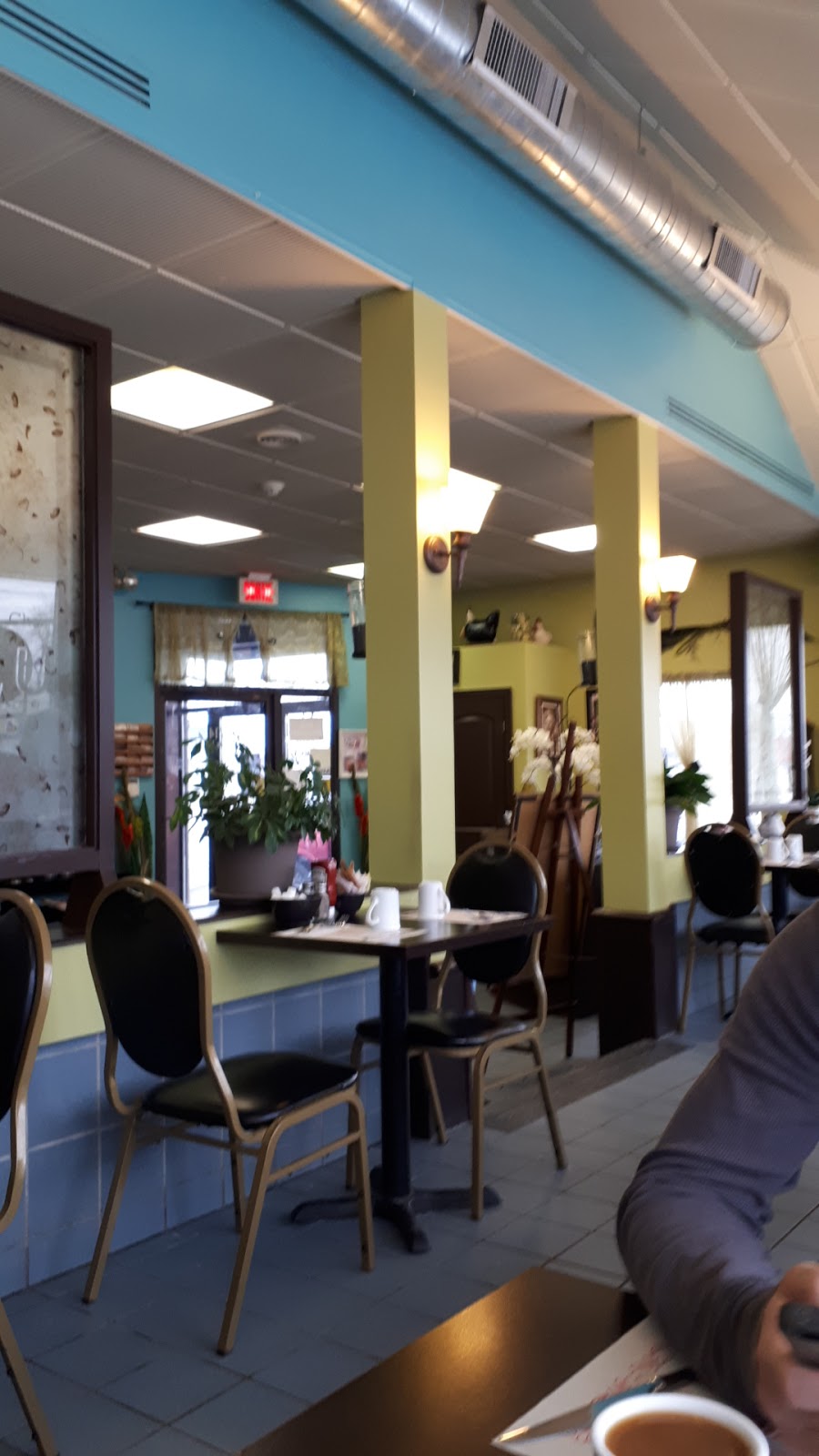 Chez Loulou | 714 Boulevard Saint-Jean-Baptiste, Mercier, QC J6R 1G9, Canada | Phone: (450) 844-4727