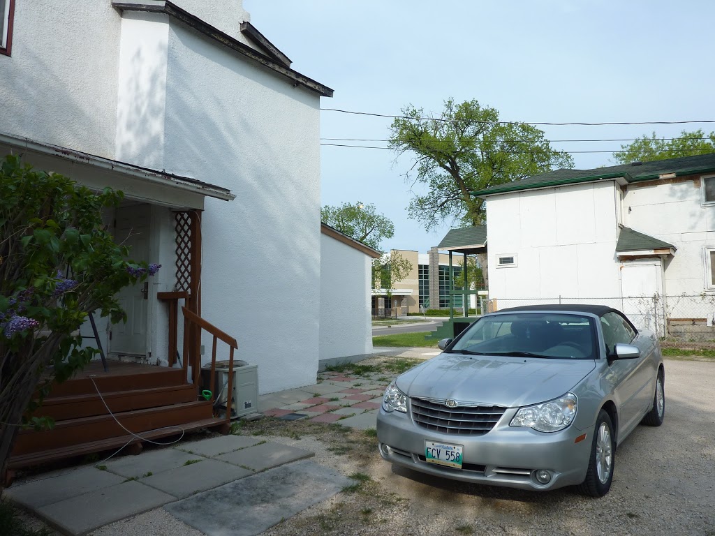 Studio 11 | 49 Henderson Hwy, Winnipeg, MB R2L 1K9, Canada | Phone: (204) 663-0013