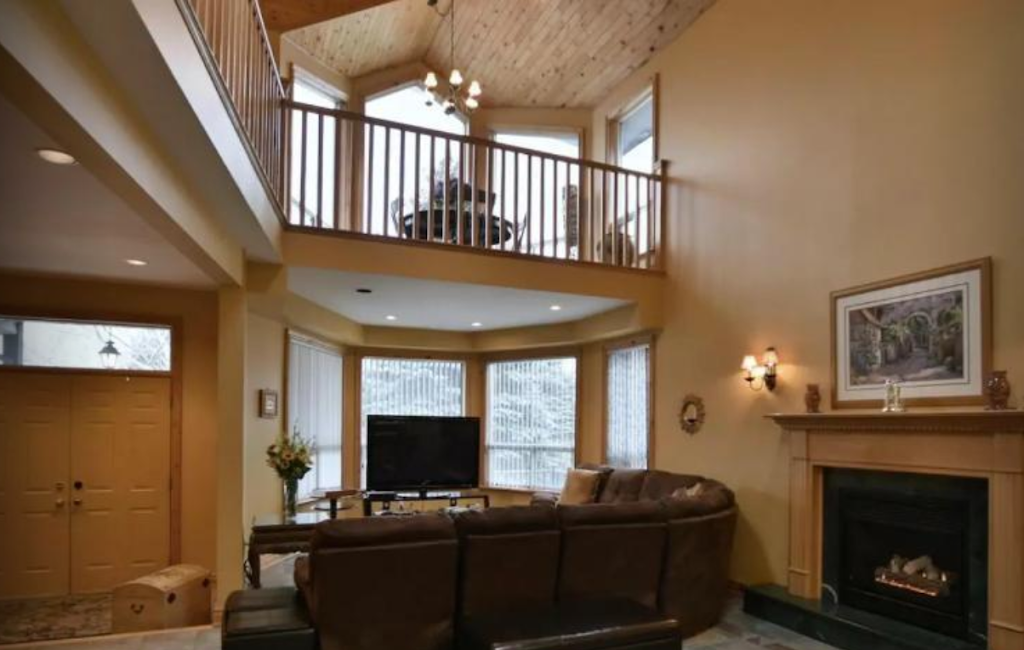 Bluemountainrentals.ca 5 bedroom rental | 107 Liisas Ln, The Blue Mountains, ON L9Y 0M3, Canada | Phone: (705) 888-0660