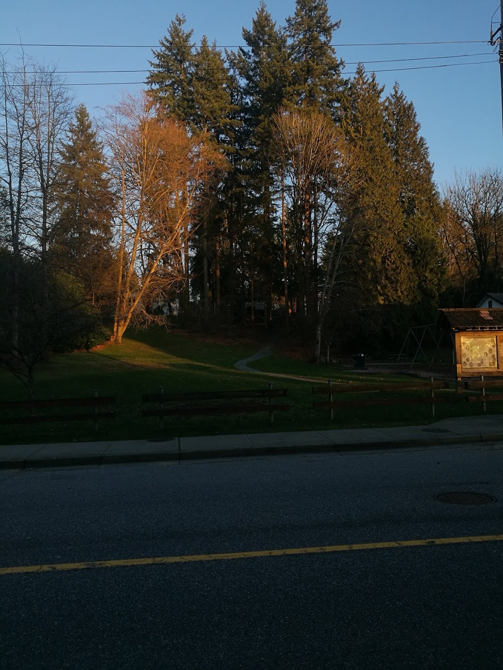 Oakdale Park | 835 North Rd, Coquitlam, BC V3J 1P8, Canada | Phone: (604) 927-3000