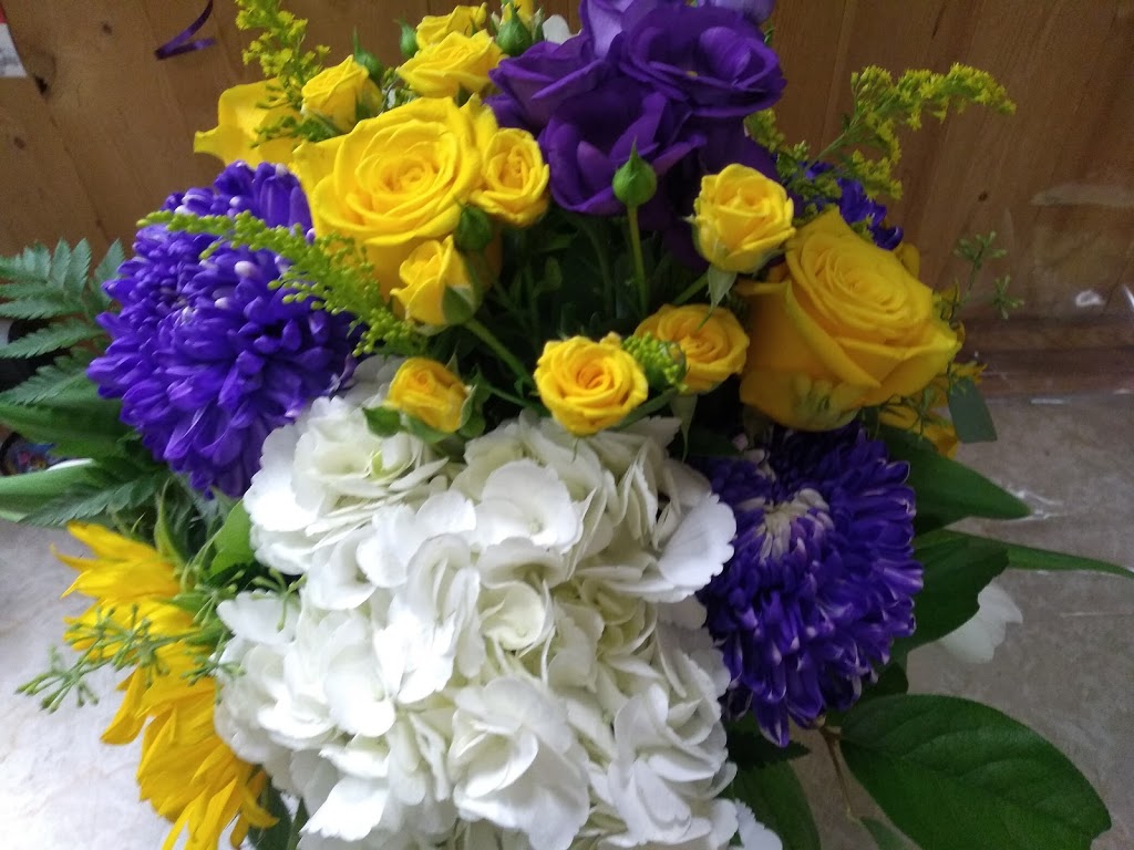 Mariannas Flower Island | 4033 New St Unit 5, Burlington, ON L7L 1S8, Canada | Phone: (905) 632-0170