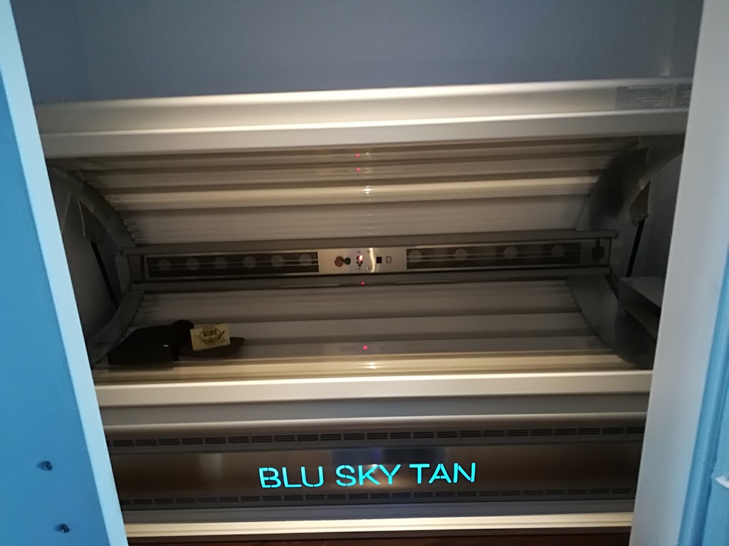 Blu Sky Tan La Plaine | 5821 Bd Laurier, Terrebonne, QC J7M 1C3, Canada | Phone: (450) 477-4222