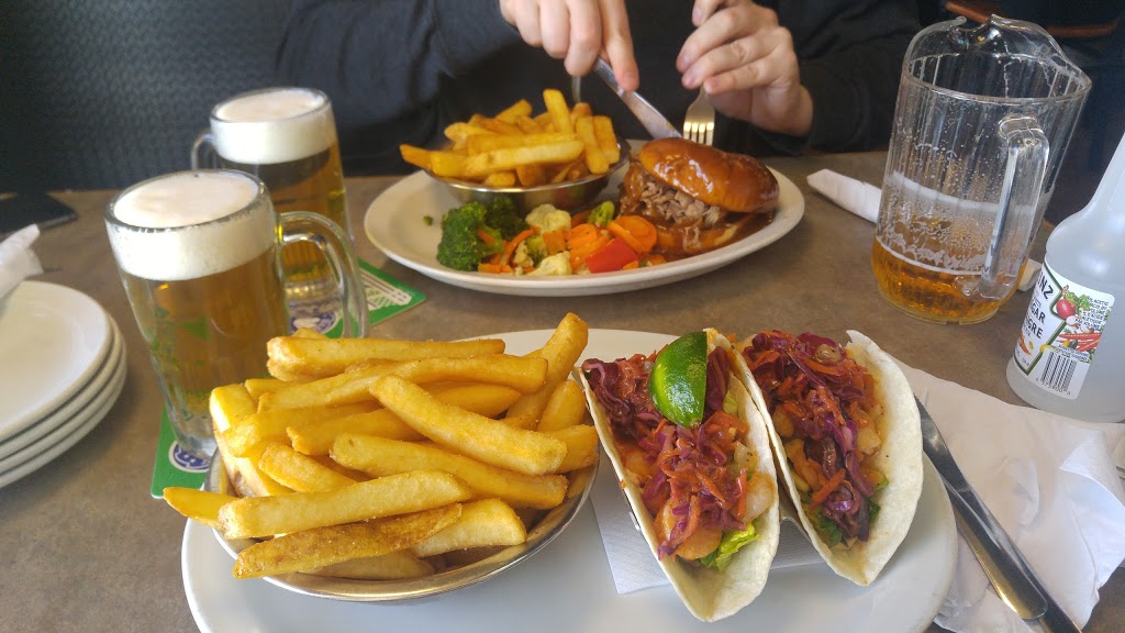 Legends Tavern | 600 Talbot St, St Thomas, ON N5P 1C7, Canada | Phone: (519) 637-1567