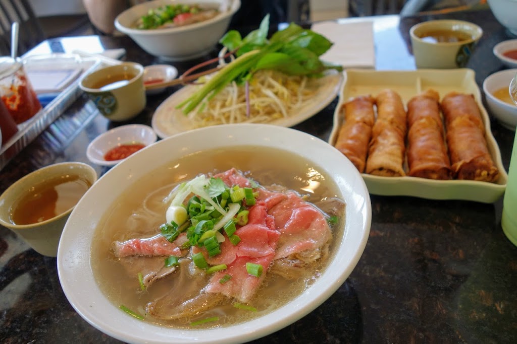 Mi Pho Song Vu | 2109 Jane St, North York, ON M3M 1A2, Canada | Phone: (416) 614-0149