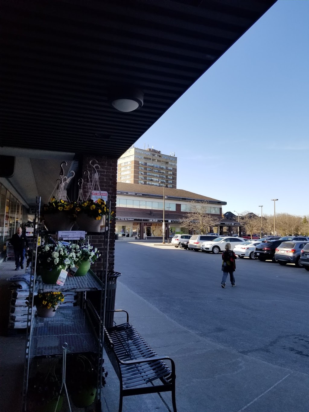 Humbertown Shopping Centre | 270 The Kingsway, Etobicoke, ON M9A 3T7, Canada | Phone: (416) 239-2012