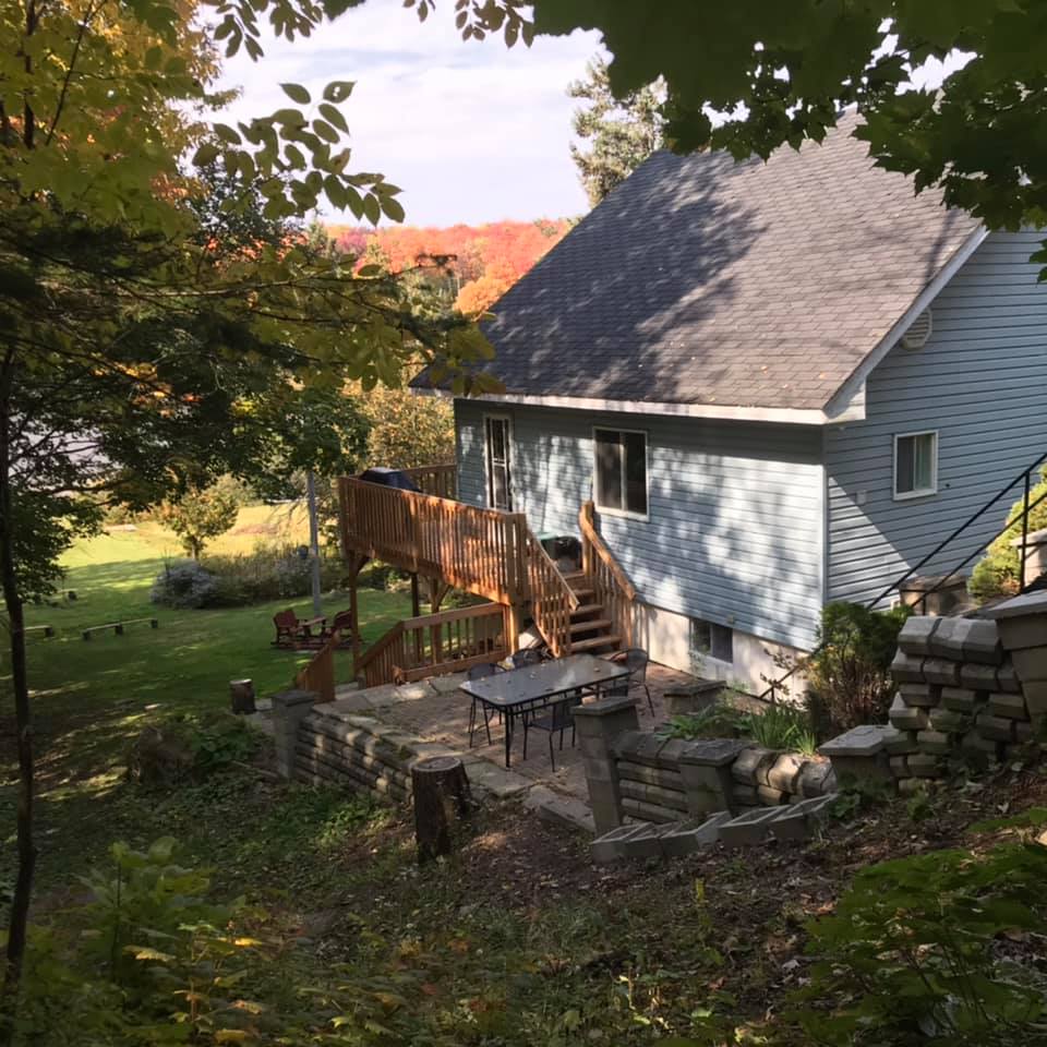 Chalet chez Lyne | 865 Rue de la Montagne, Saint-Calixte, QC J0K 1Z0, Canada | Phone: (514) 941-7230