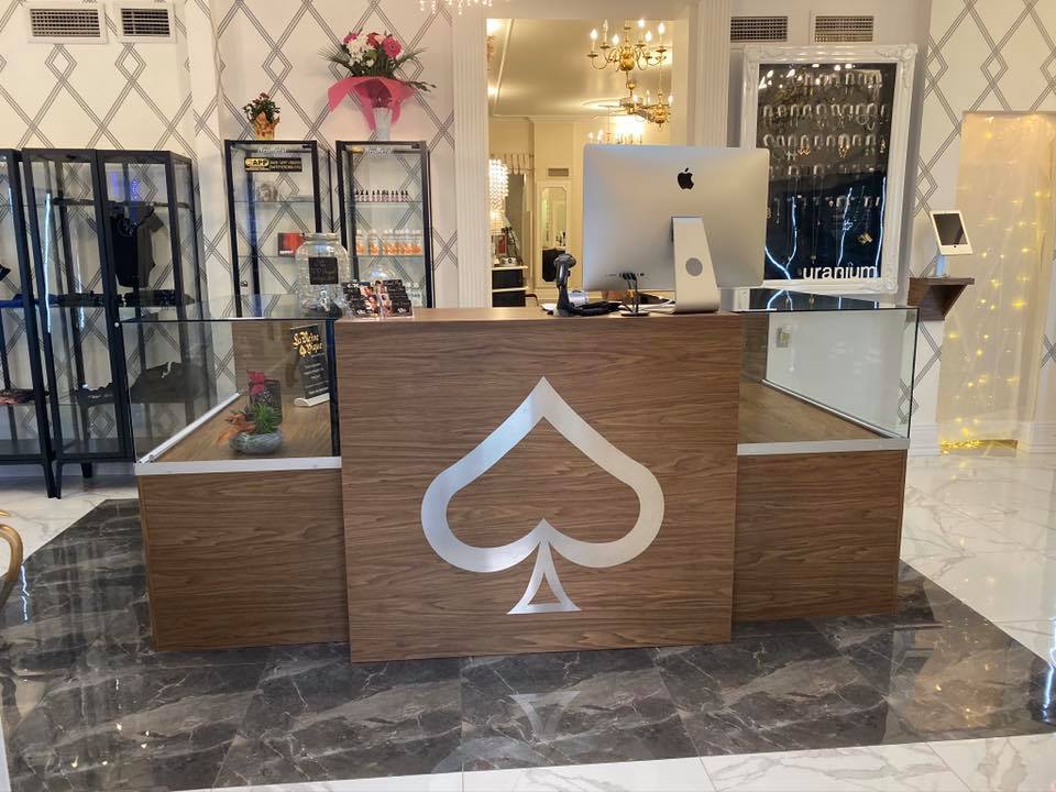 La Reine de Pique | 450 Rue Lindsay, Drummondville, QC J2B 1G6, Canada | Phone: (819) 857-4147