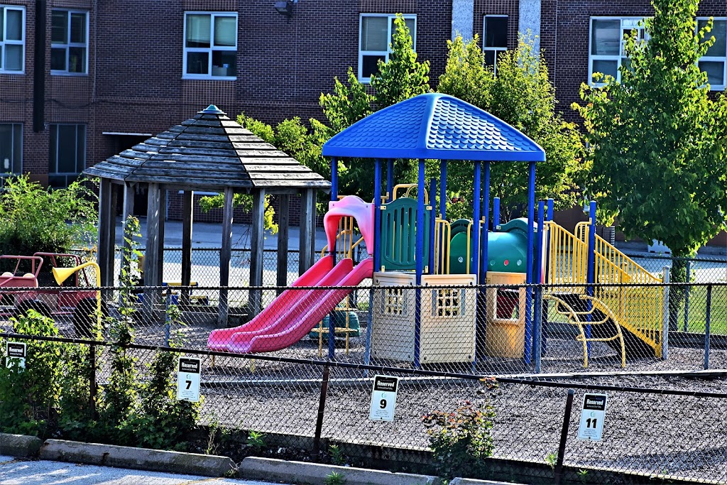 Grandravine Community Recreation Centre | 23 Grandravine Dr, North York, ON M3N 1J4, Canada | Phone: (416) 395-6171