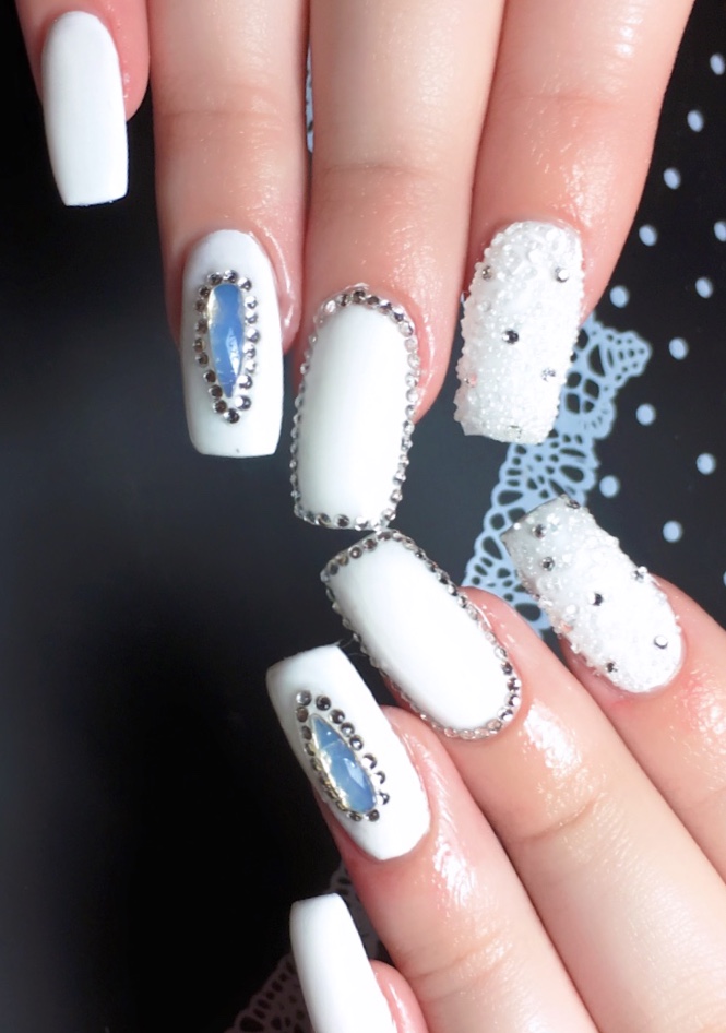 LASHES & NAILS | 110 Parent Ave, Ottawa, ON K1N 7B4, Canada | Phone: (613) 562-3333