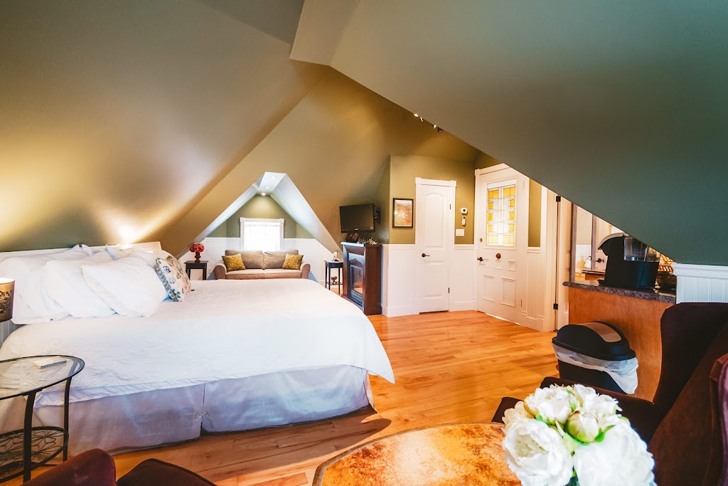 The Whitewater Inn | 1739 Beachburg Rd, Beachburg, ON K0J 1C0, Canada | Phone: (613) 639-9457