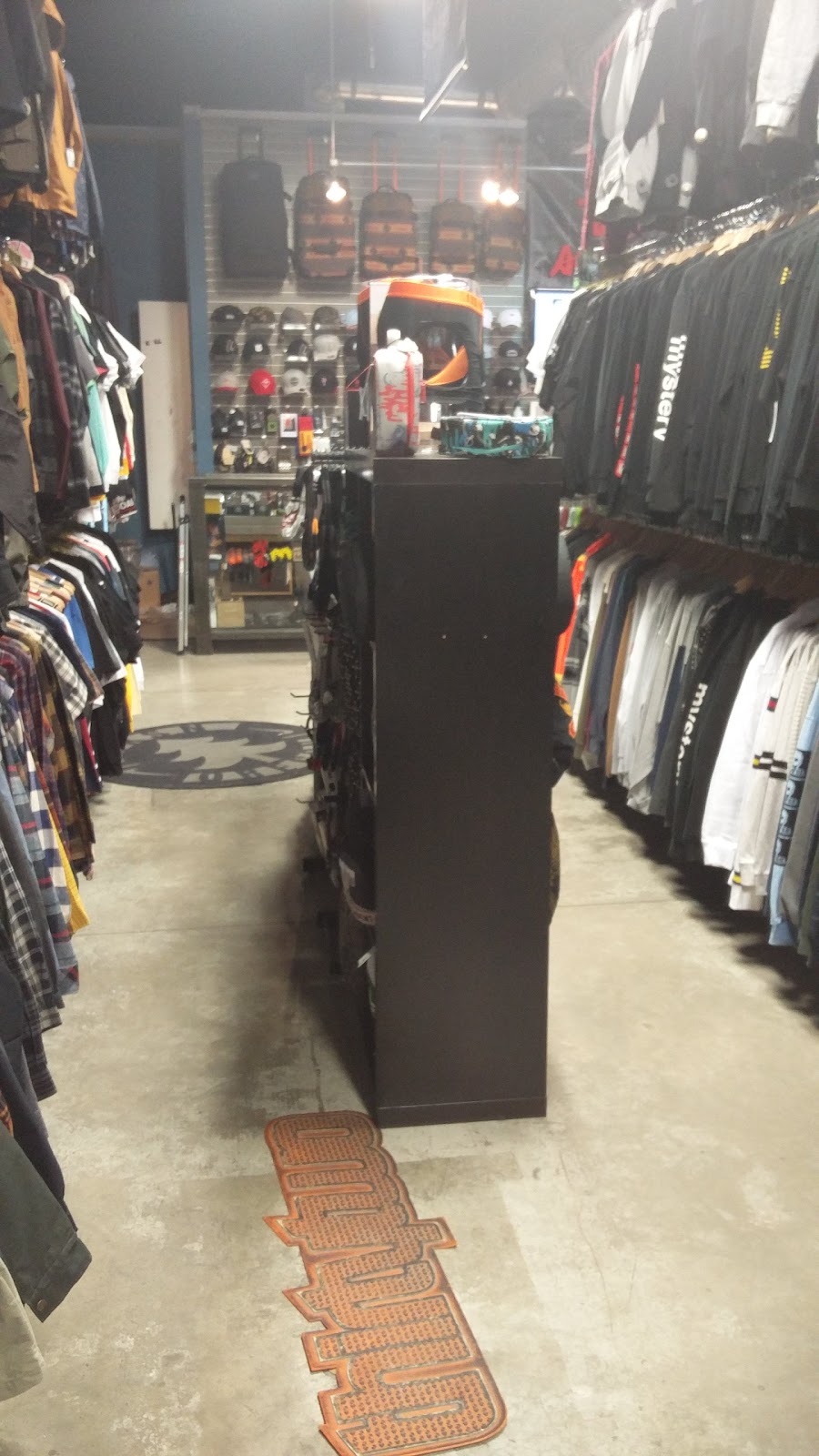 The Source Snowboards and Skateboards | The Boulevard Shopping Centre, 16061 Macleod Trail SE, Calgary, AB T2Y 3S5, Canada | Phone: (403) 201-4521