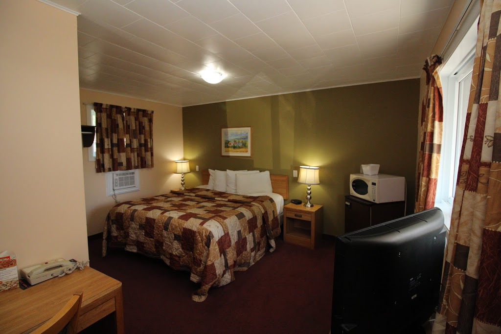 Rogers Motel | 178 Lombard St, Smiths Falls, ON K7A 5B8, Canada | Phone: (613) 283-5200