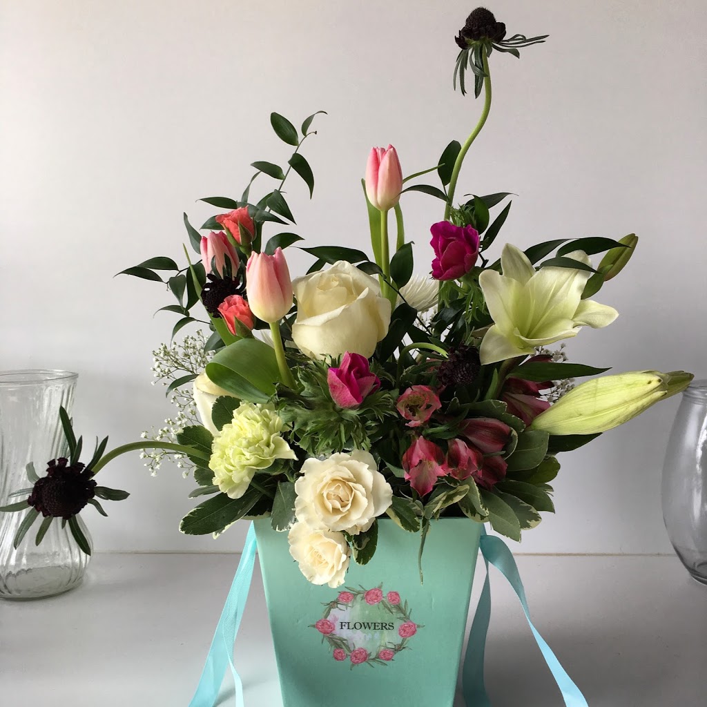 Luda Flower Salon | 130 Hollidge Blvd #1, Aurora, ON L4G 8A3, Canada | Phone: (905) 751-1000