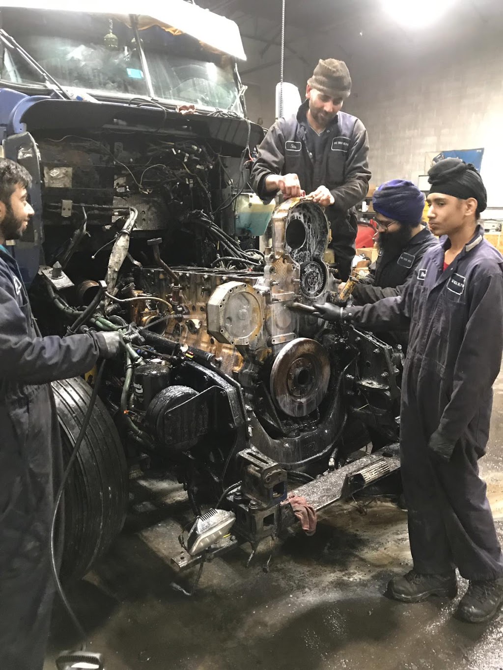 Rai Truck Repair | 7110 Tranmere Dr, Mississauga, ON L5S 1L9, Canada | Phone: (416) 358-6152