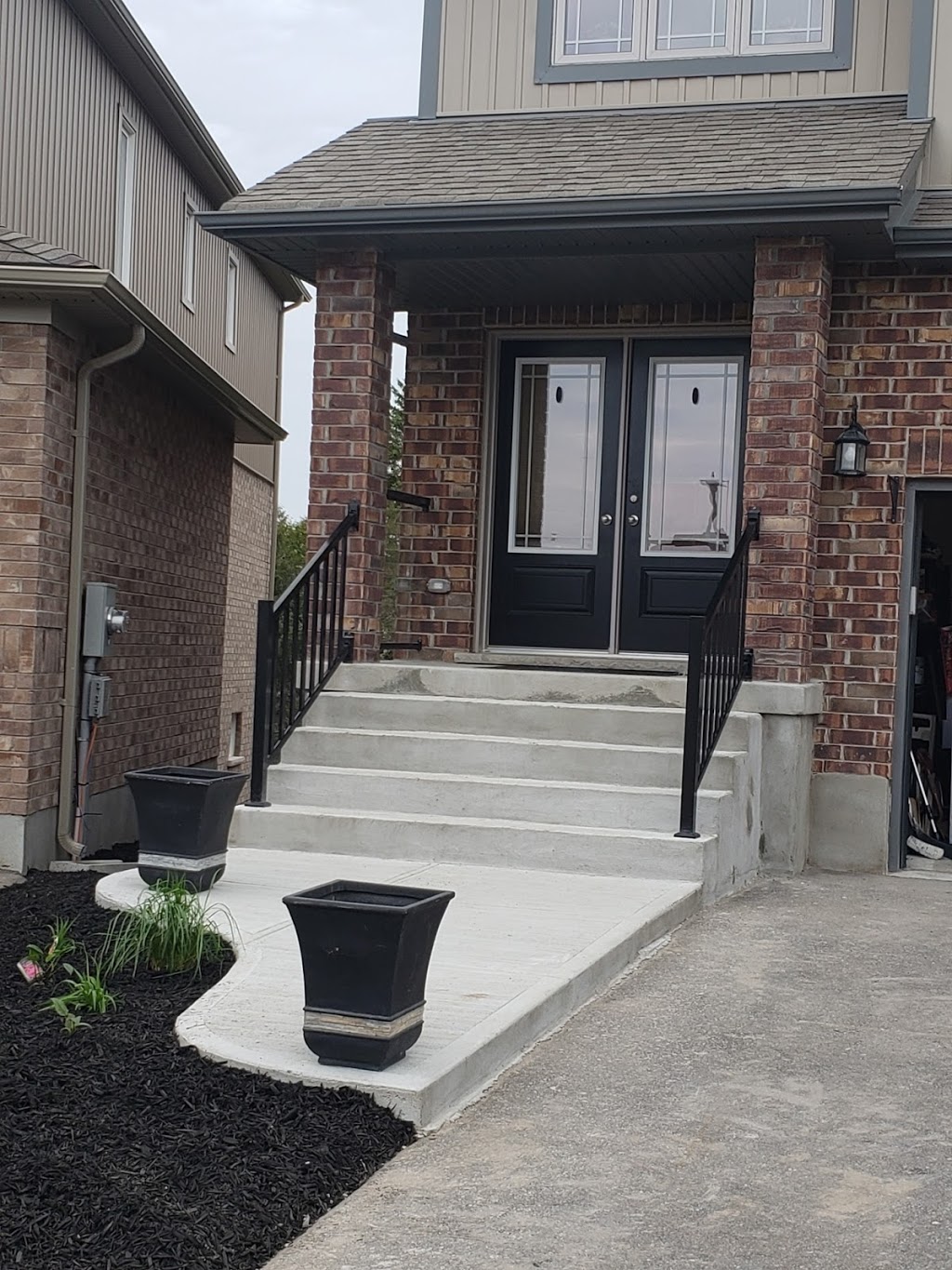 Meadowville Landscape Systems | 687 Eramosa Rd, Guelph, ON N1E 2N7, Canada | Phone: (519) 836-6600