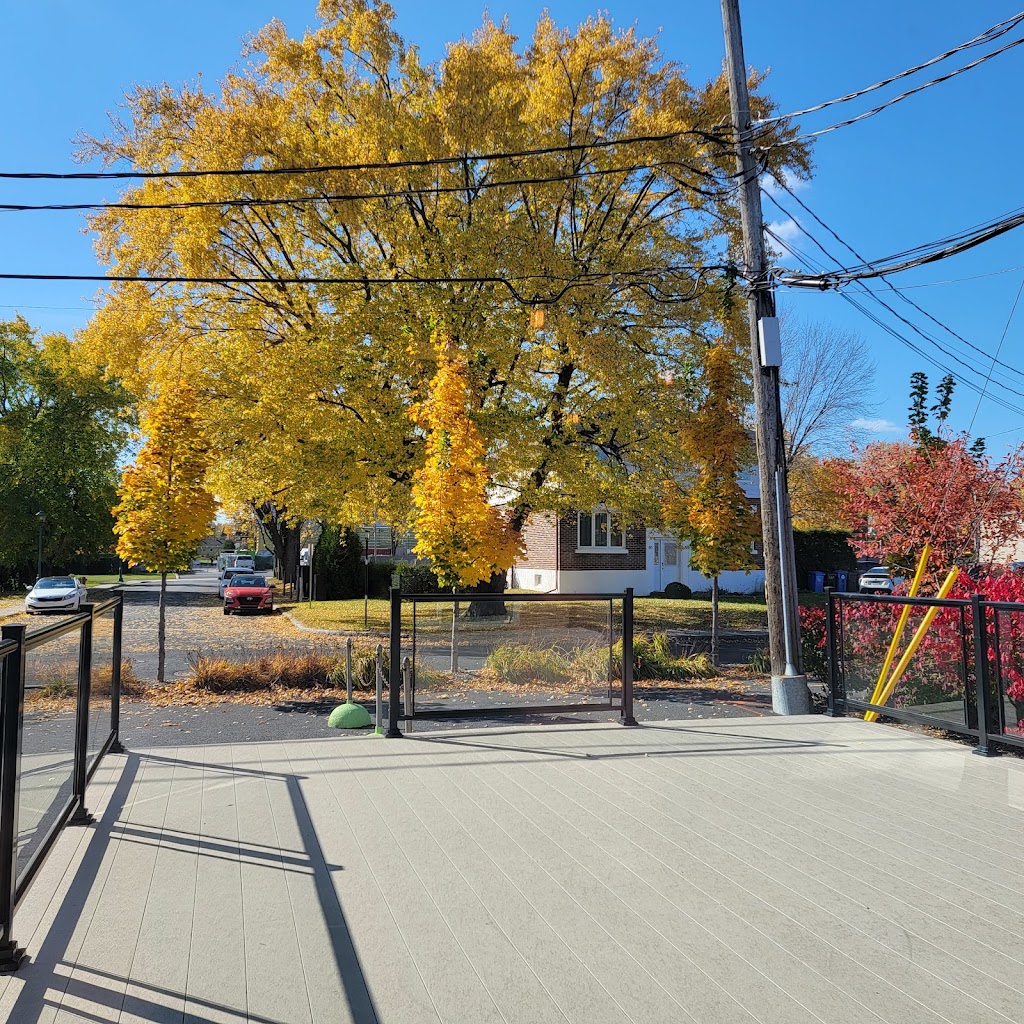 La Maison Baguettes | 59 Mnt Robert, Saint-Basile-le-Grand, QC J3N 1L7, Canada | Phone: (450) 441-3661