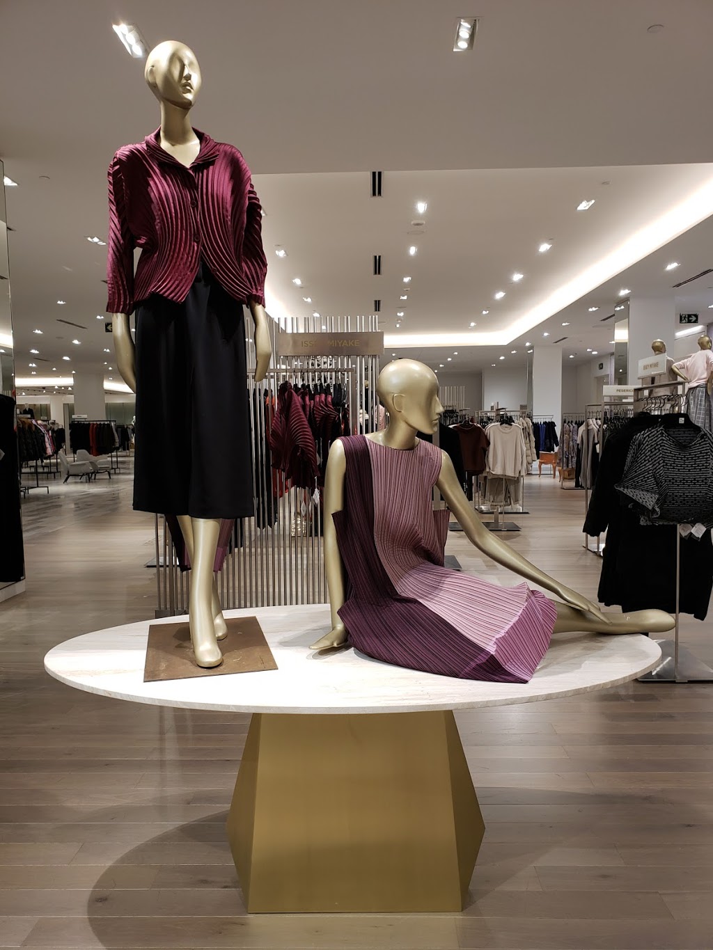 Saks Fifth Avenue | 25 The West Mall, Etobicoke, ON M9C 1B8, Canada | Phone: (416) 621-4625
