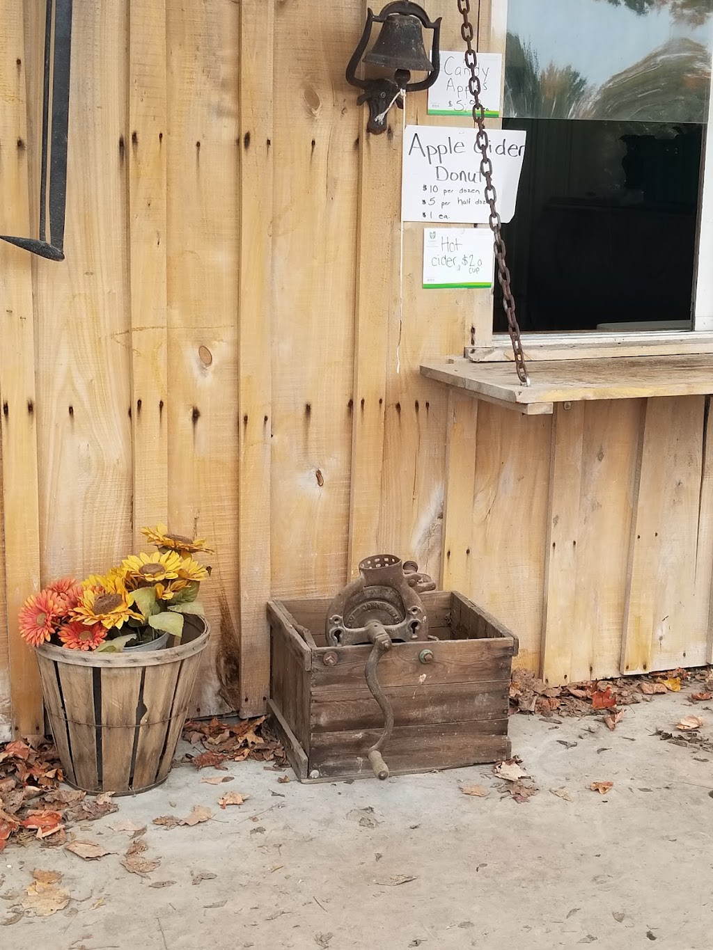 Spring Meadow Orchards | 10143 Loyalist Pkwy, Greater Napanee, ON K7R 3K7, Canada | Phone: (613) 373-9313