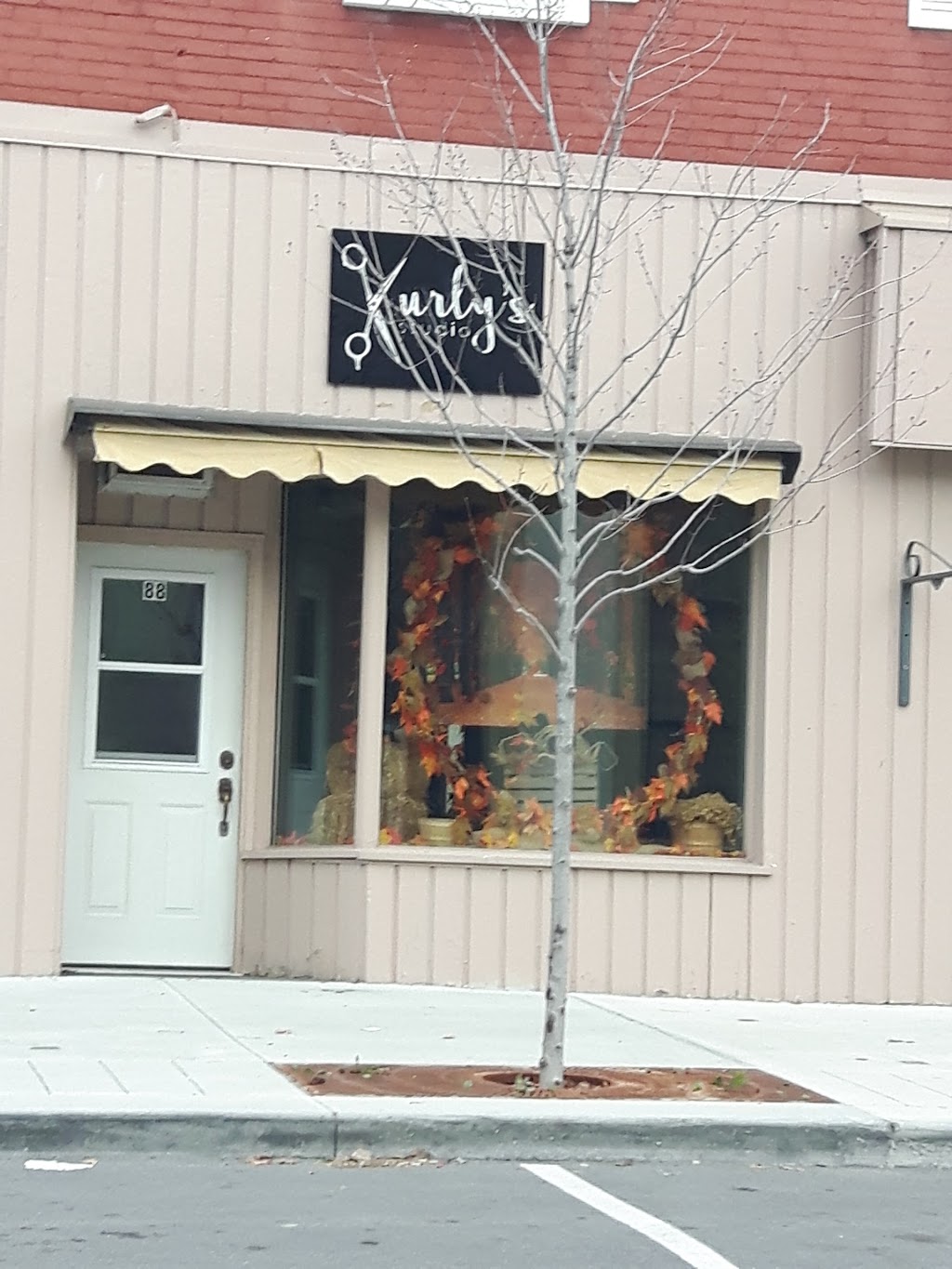 Kurlys Studio | 28 Elgin St W, Arnprior, ON K7S 1N3, Canada | Phone: (613) 668-6512
