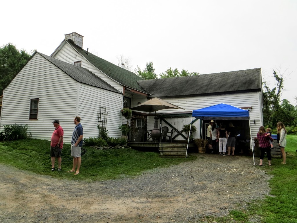 Ferme Foxfield Farm | 3066 Chemin St Charles, Saint-Lazare, QC J7T 2H7, Canada | Phone: (514) 967-5857