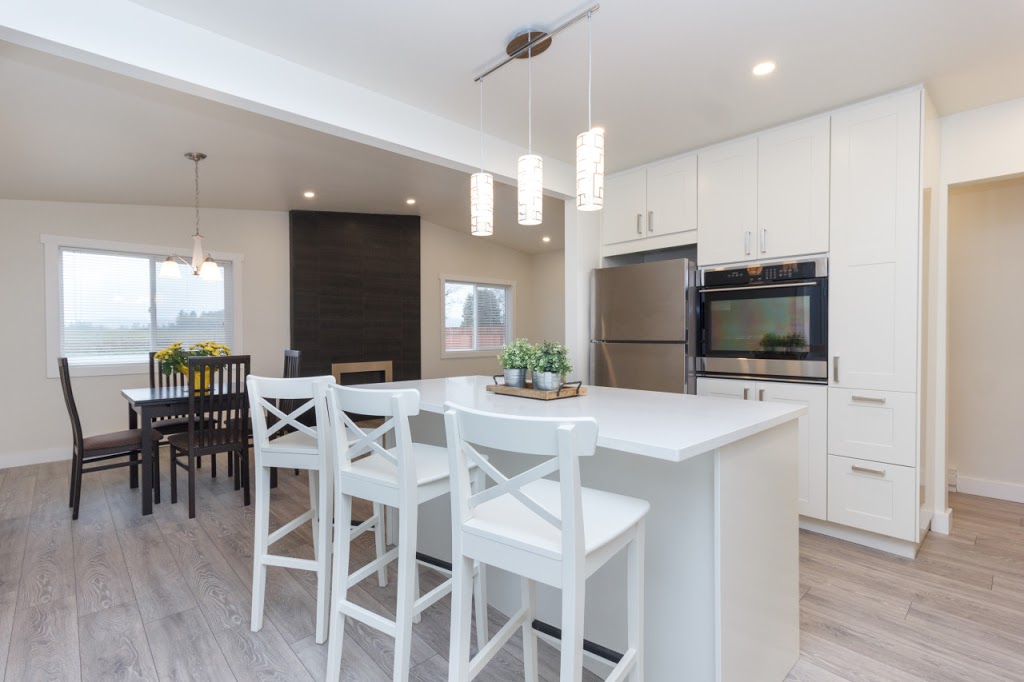 Silver Cedar Construction | 400 Sitkum Rd, Victoria, BC V9A 7G6, Canada | Phone: (250) 885-5488