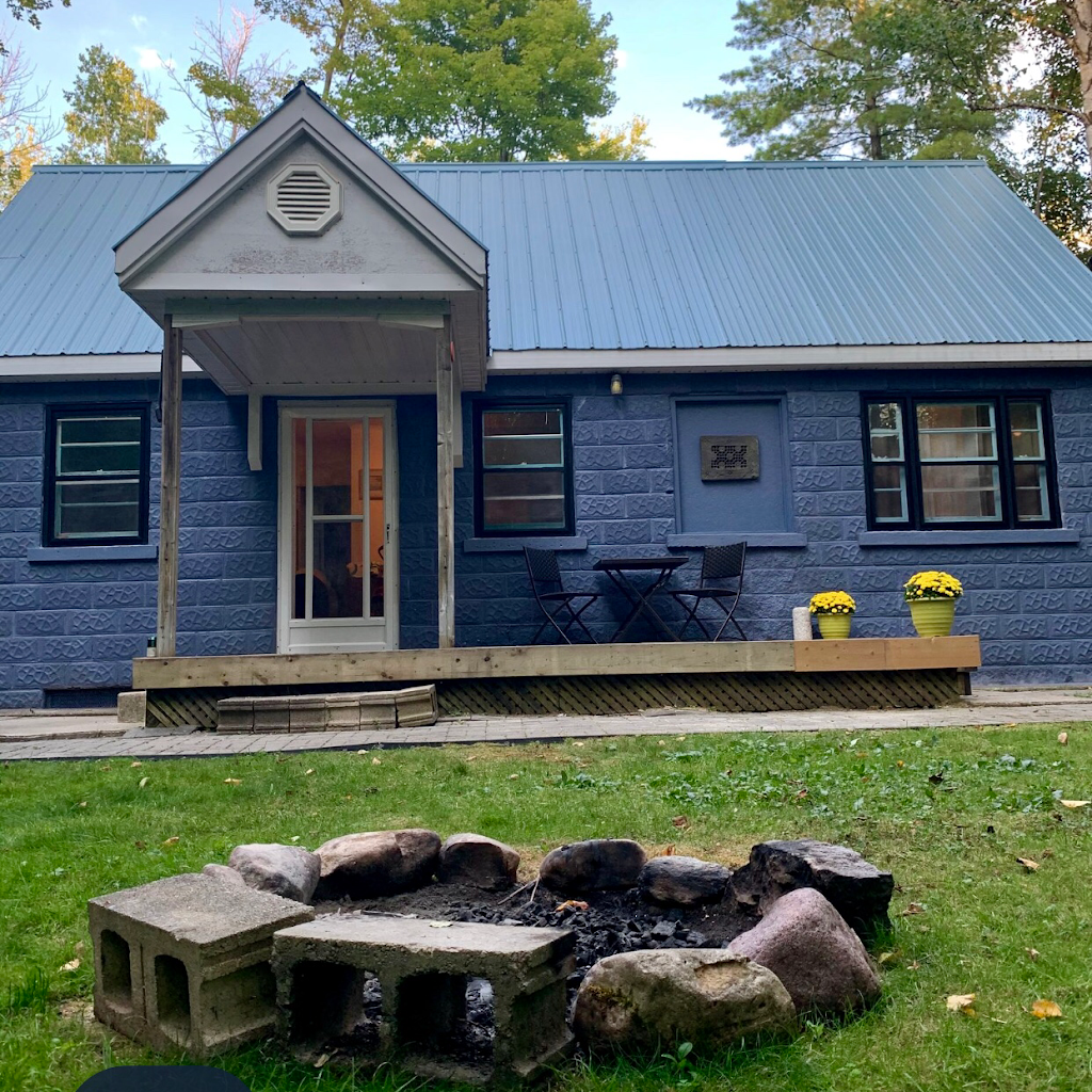 Elezis House | 100 Pinecrest Ave, Wasaga Beach, ON L9Z 1X3, Canada | Phone: (647) 782-5203