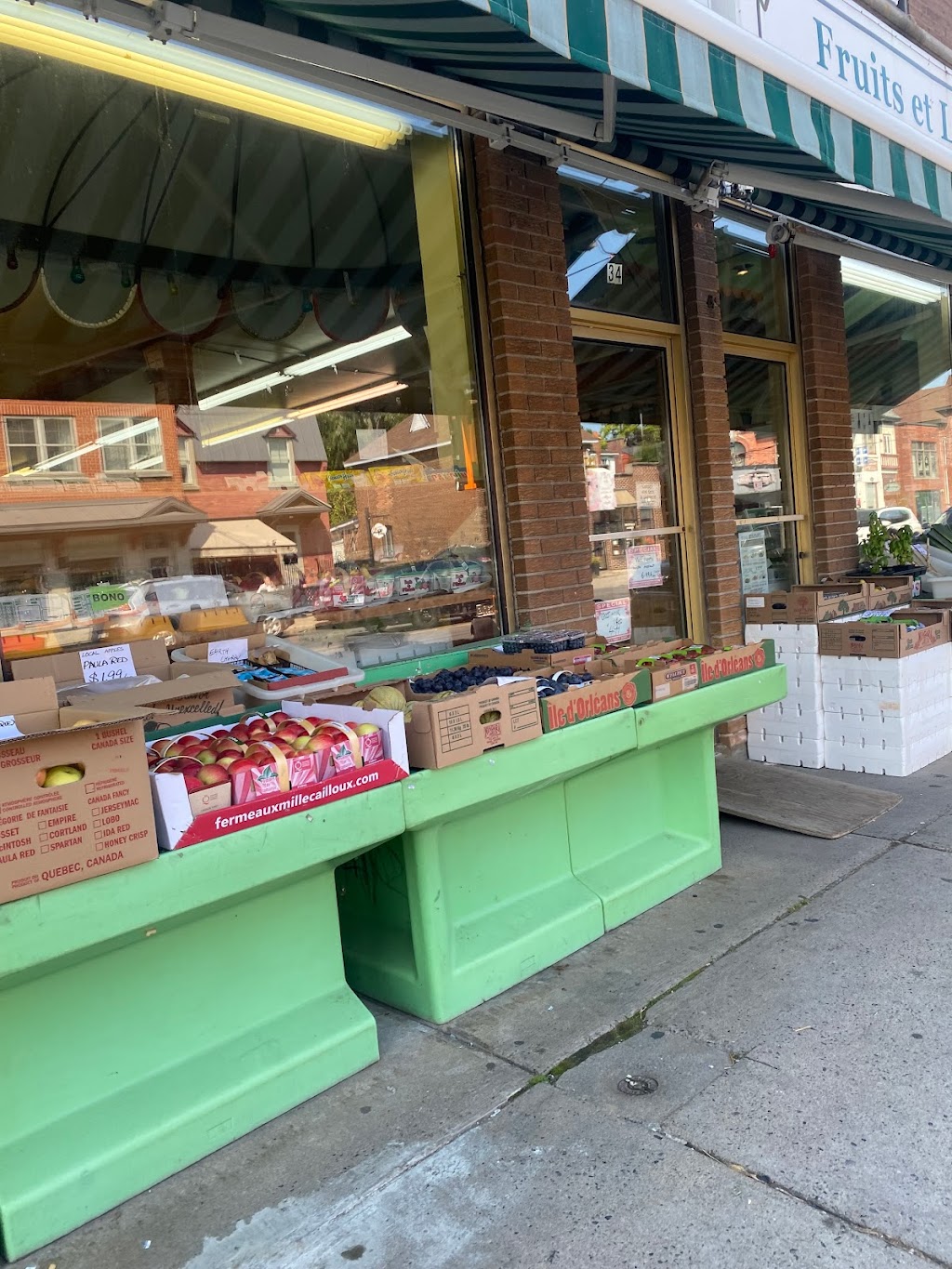 Bol De Fruits De Qualites | 34 Westminster North, Montréal-Ouest, QC H4X 1Z2, Canada | Phone: (514) 481-4411
