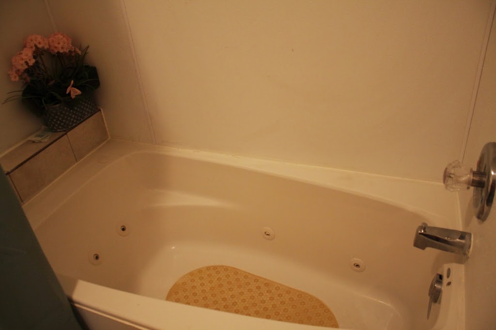 Kent Motel | 420 Grand Ave E, Chatham, ON N7L 1X2, Canada | Phone: (519) 352-9222