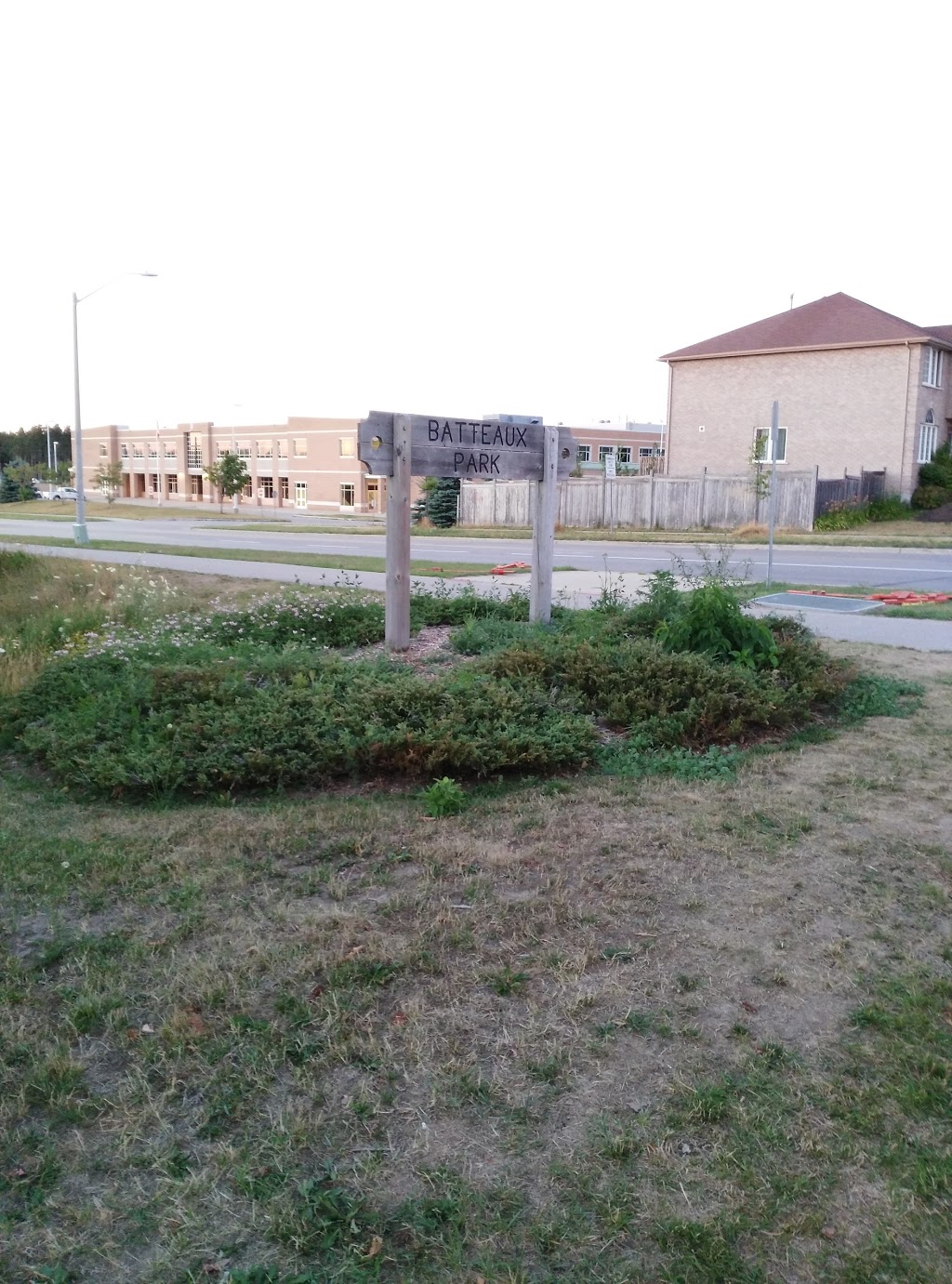Batteaux Park - South | 429-433 Mapleton Ave, Barrie, ON L4N, Canada