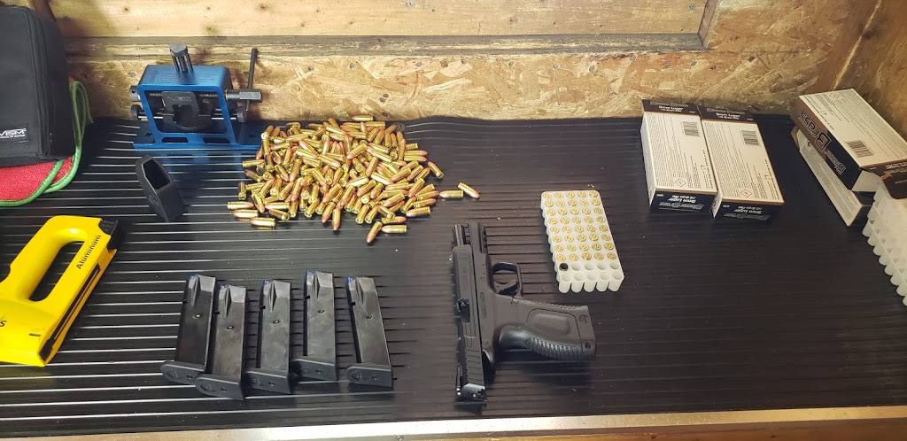Pêcheurs & Chasseurs Montréal | 130 Chemin du Ruisseau-des-Noyers, Saint-Jean-sur-Richelieu, QC J2Y 1G9, Canada | Phone: (450) 348-5566