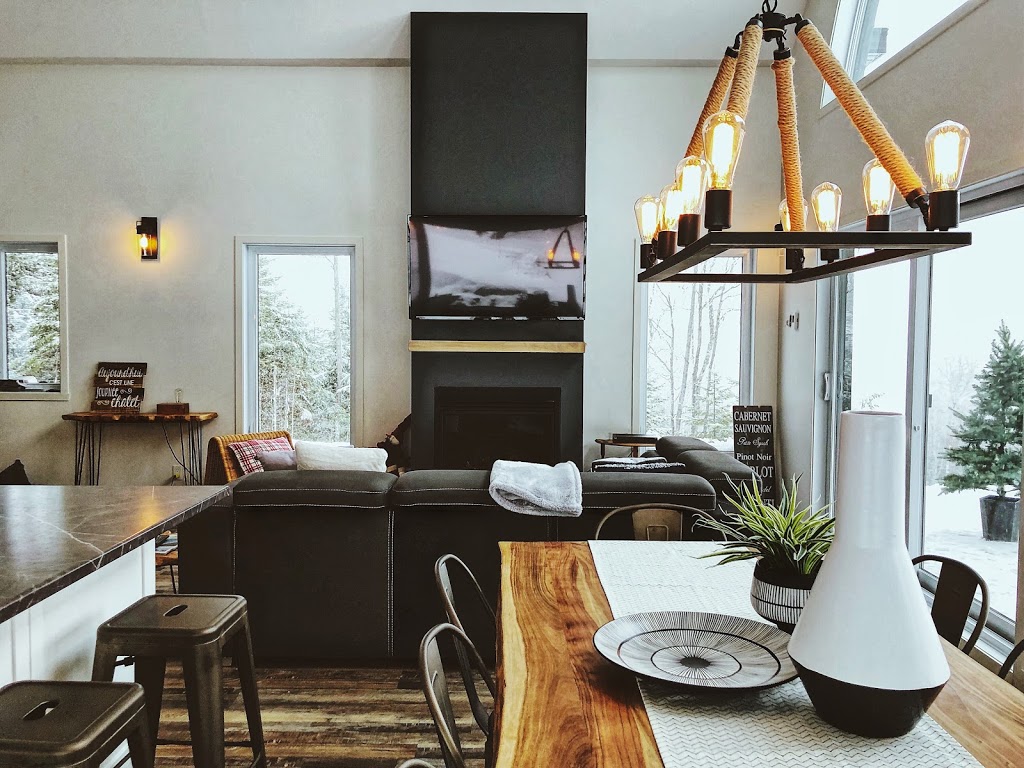 Chalet de la Petite Ourse | 61 Rue de la Corniche, Les Éboulements, QC G0A 2M0, Canada | Phone: (514) 975-1585