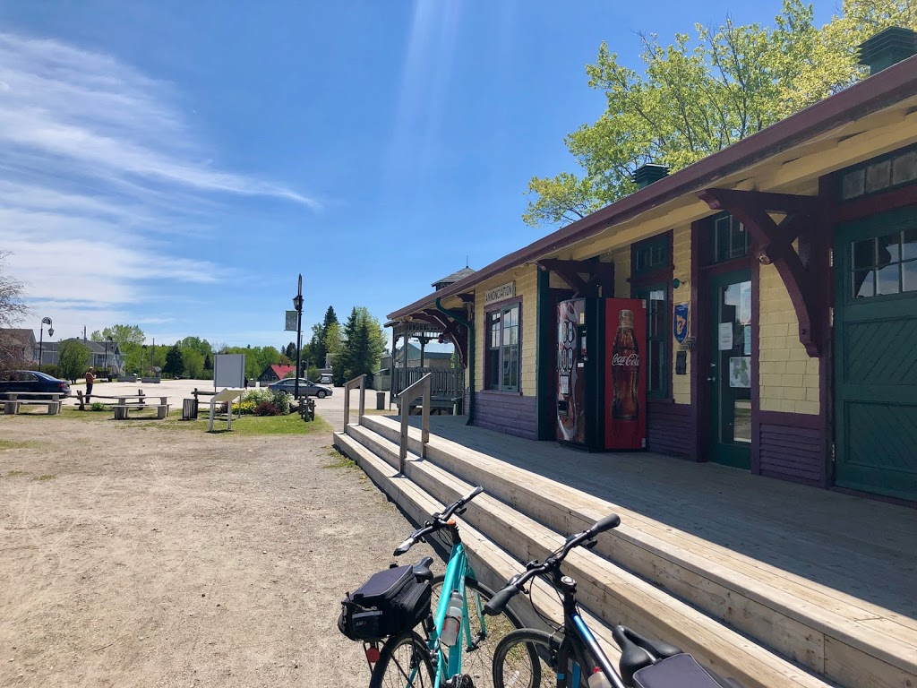 Bureau daccueil touristique de Rivière-Rouge | 682, rue de lAnnonciation Nord, 682 Rue LAnnonciation N, Rivière-Rouge, QC J0T 1T0, Canada | Phone: (819) 275-5358