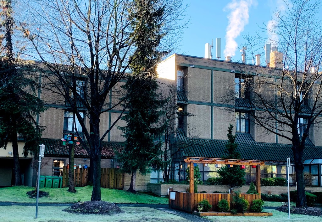 Three Links Care Centre | 2934 E 22nd Ave, Vancouver, BC V5M 2Y4, Canada | Phone: (604) 434-7211