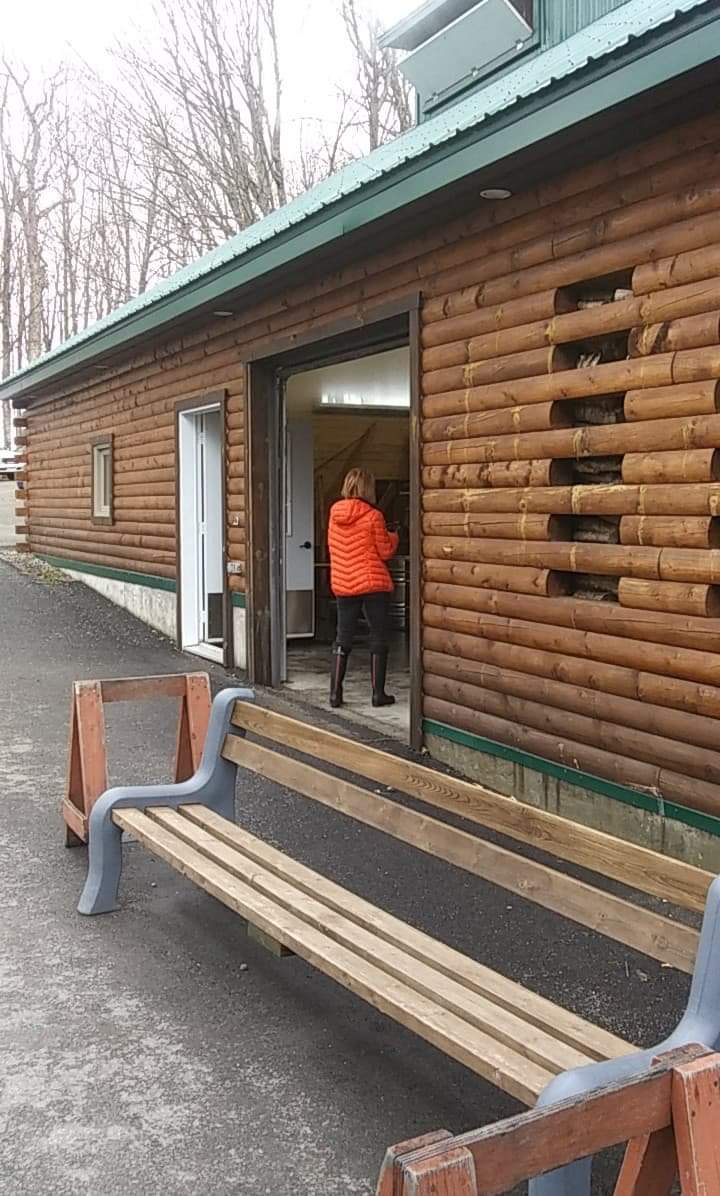 Cabane A Sucre Du Pere Normand | 447 Route Montgomery, Saint-Sylvestre, QC G0S 3C0, Canada | Phone: (418) 596-2748