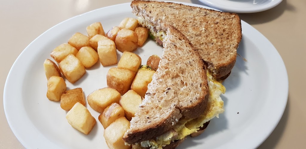 The Finer Diner | Canada, 9976 Peggys Cove Rd, Hacketts Cove, NS B3Z 3J3, Canada | Phone: (902) 821-3434