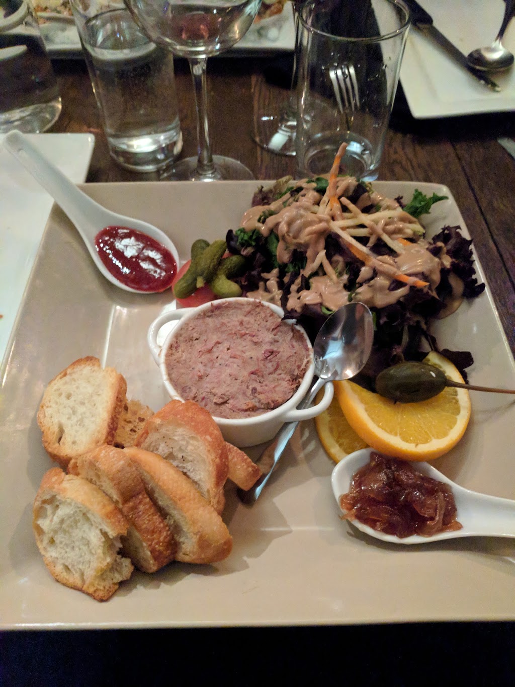Restaurant LAngéluc | 480 Rue Saint-Denis, Saint-Alexandre, QC J0J 1S0, Canada | Phone: (450) 346-4393