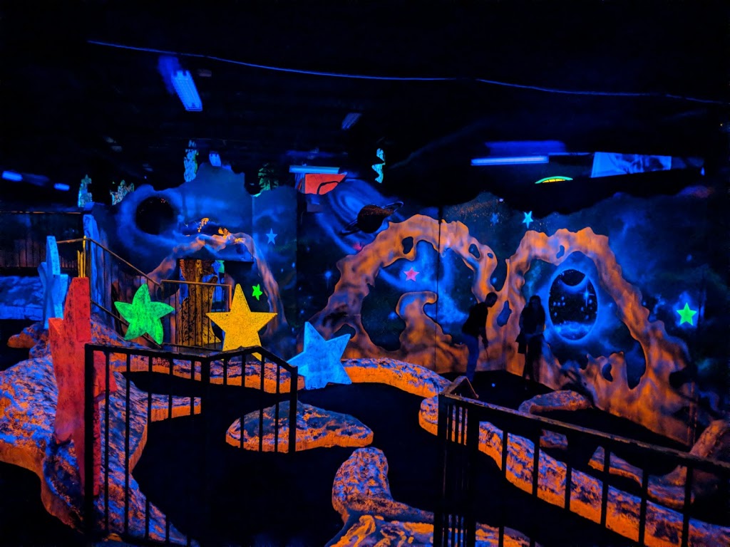 Oakville Entertainment Centrum | 2075 Winston Park Dr, Oakville, ON L6H 6P5, Canada