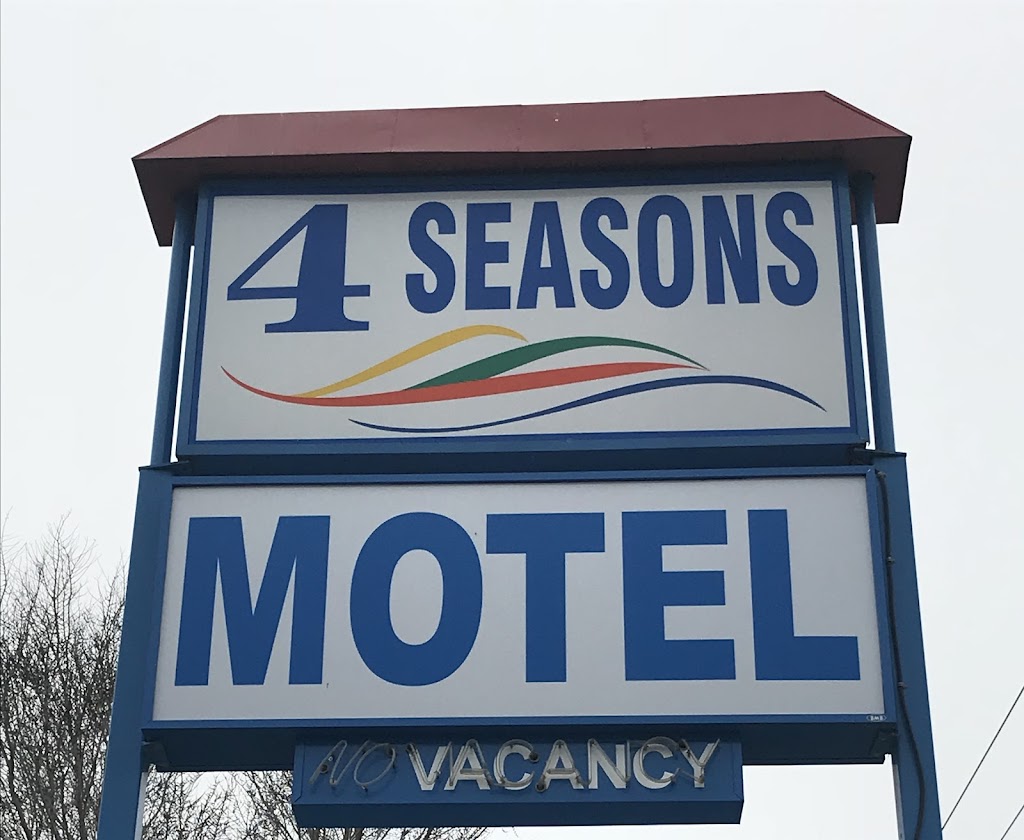 4 Seasons Motel | 1763 Trans-Canada Hwy, Kamloops, BC V2C 3Z6, Canada | Phone: (250) 372-2313