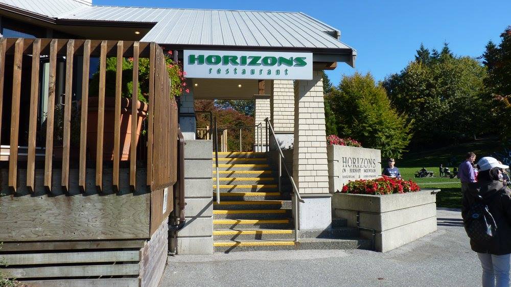 Horizons Restaurant | restaurant | 100 Centennial Way, Burnaby, BC V5A 2X9, Canada | 6042991155 OR +1 604-299-1155